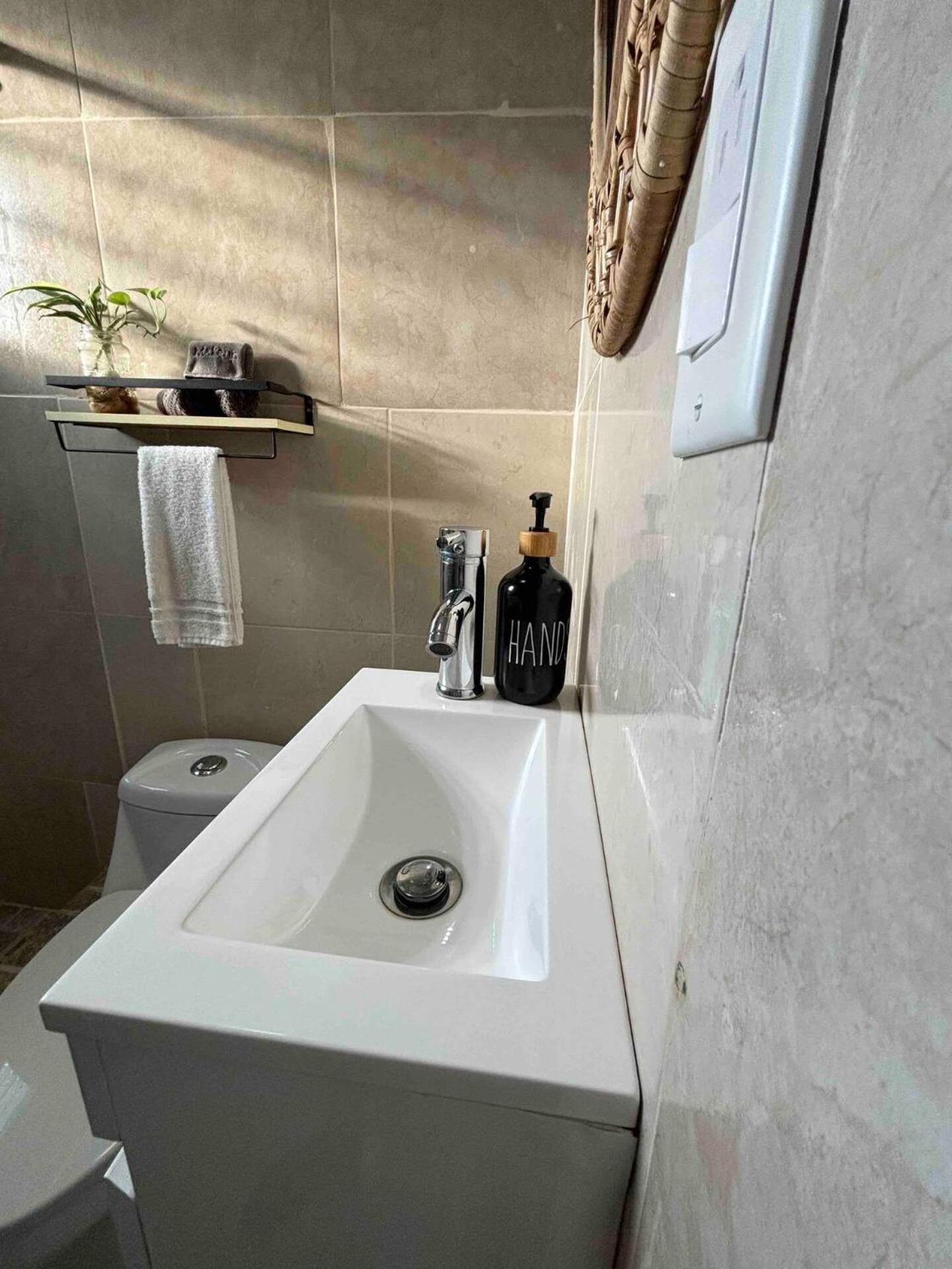 Salo-casa 4 Bdrm House By Here Pr * San Juan
